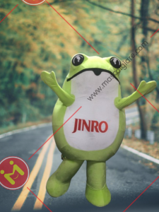 mascot con ếch cho nhãn hàng Jinro
