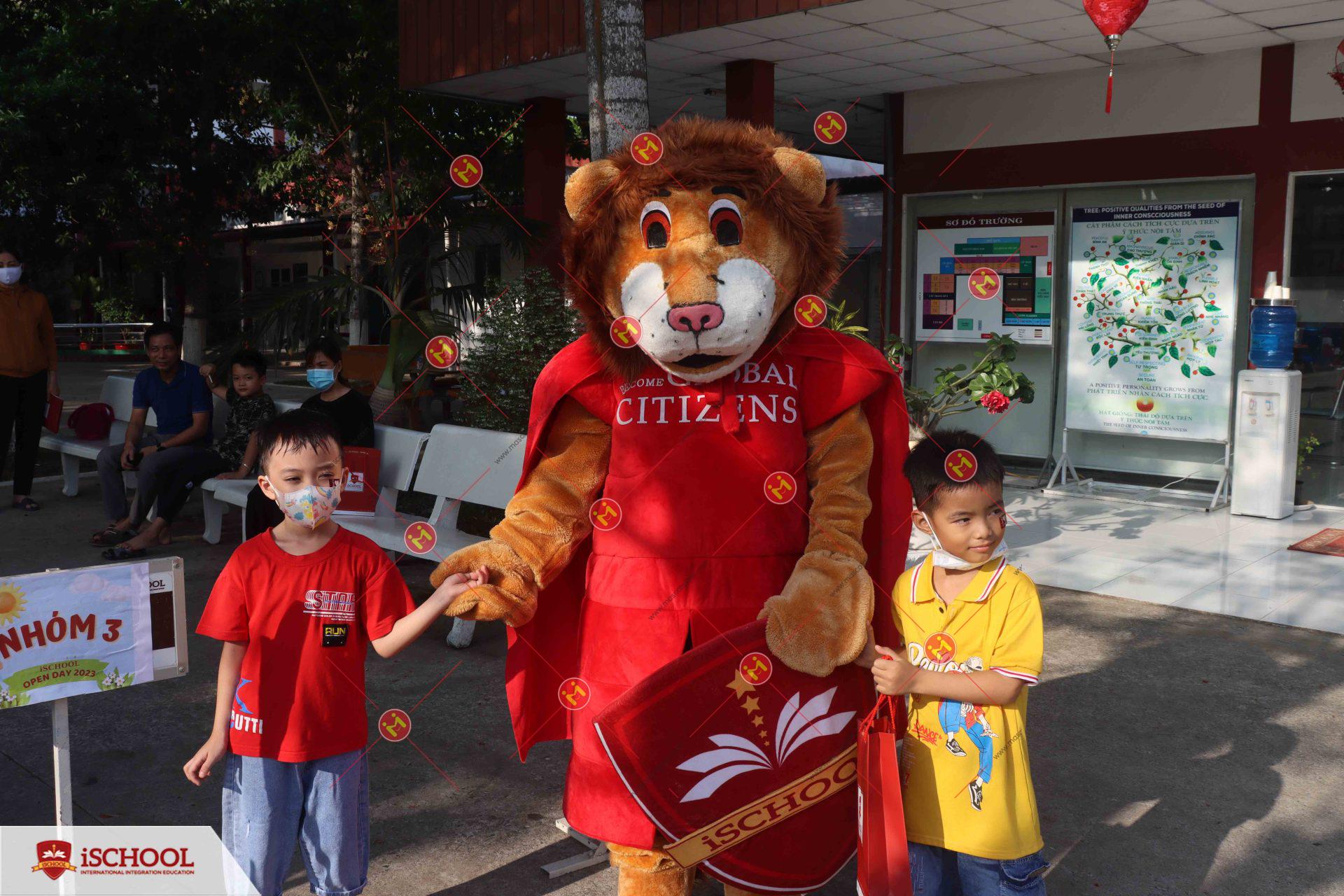 Mascot sư tử ischool 2 IMG 4403