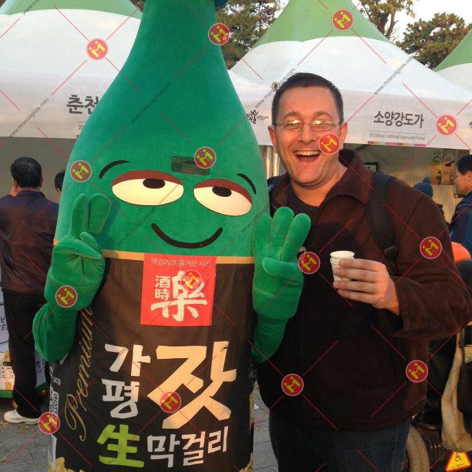 mascot hinh chai ruou soju WJkG