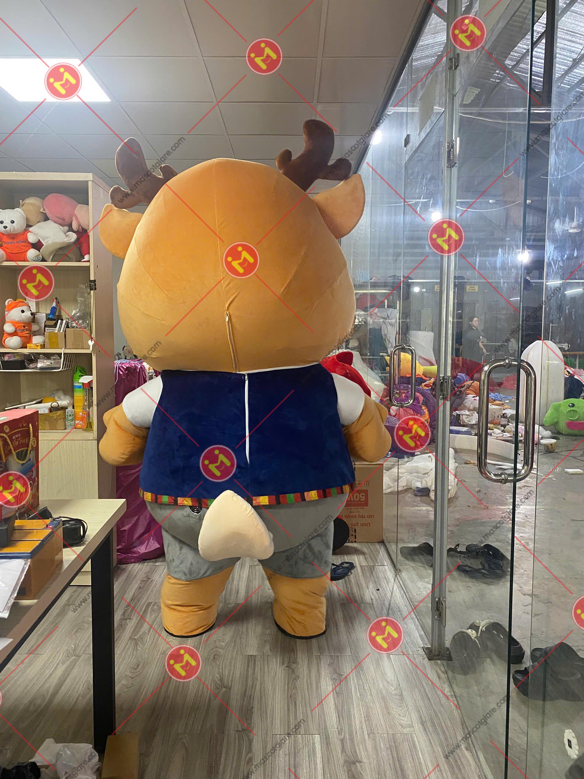 Mascot Hươu Tần Hoa Lư 3 Mặt sau