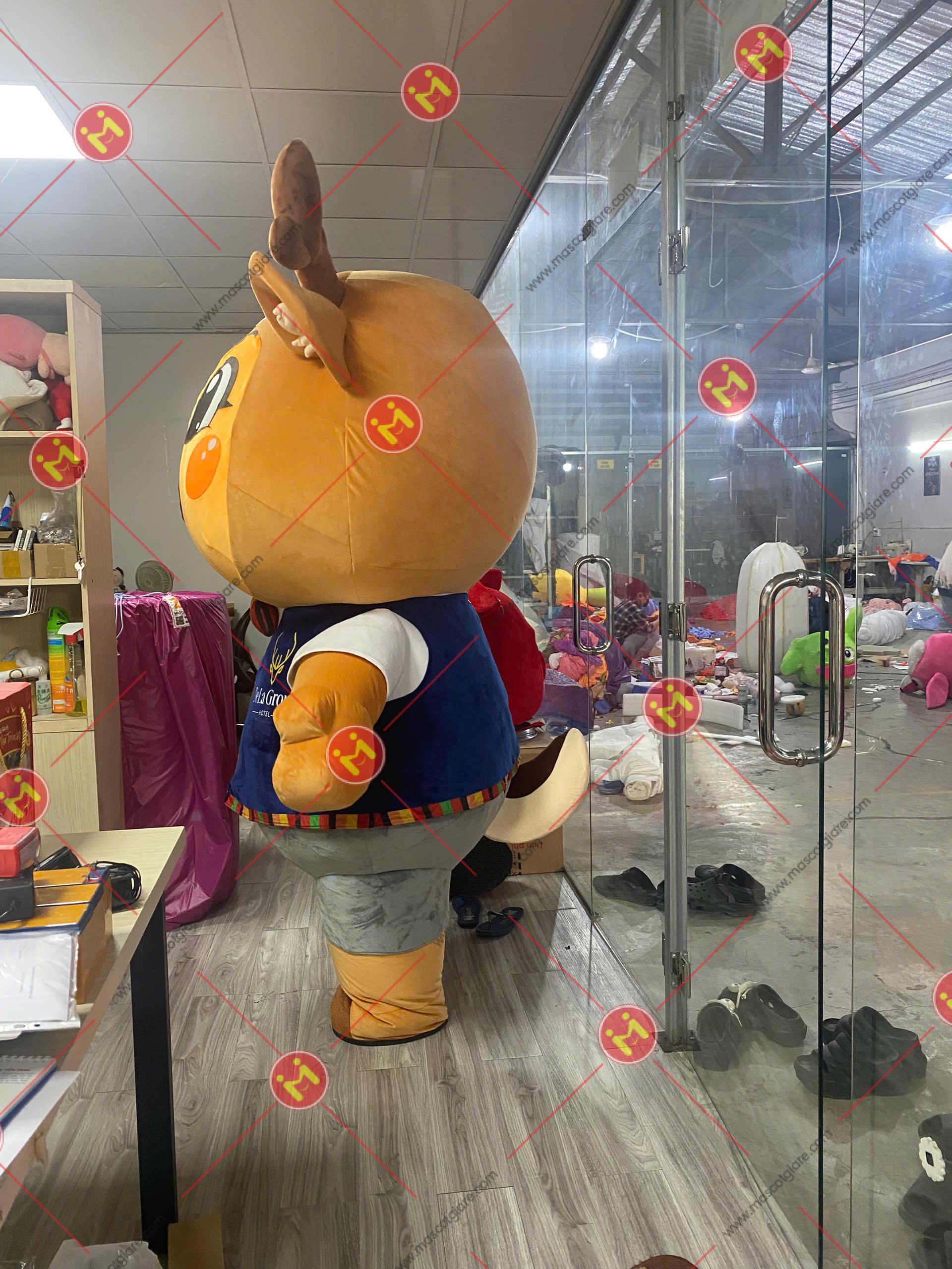 Mascot Hươu Tần Hoa Lư 2 Mặt hông