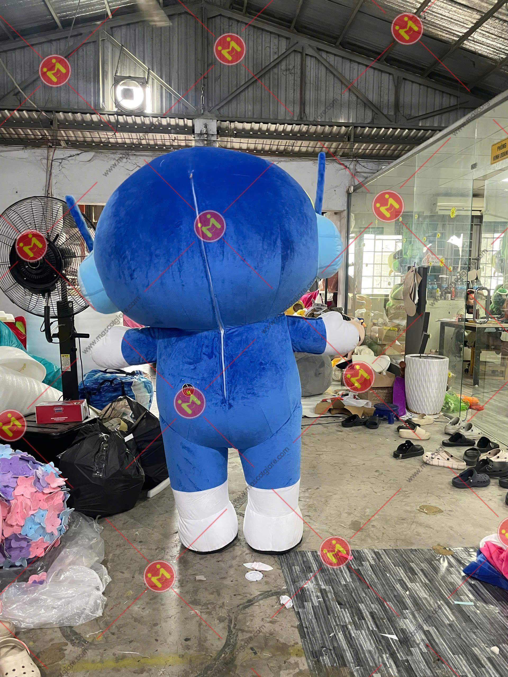 Mascot Wembley 3 Mặt Sau