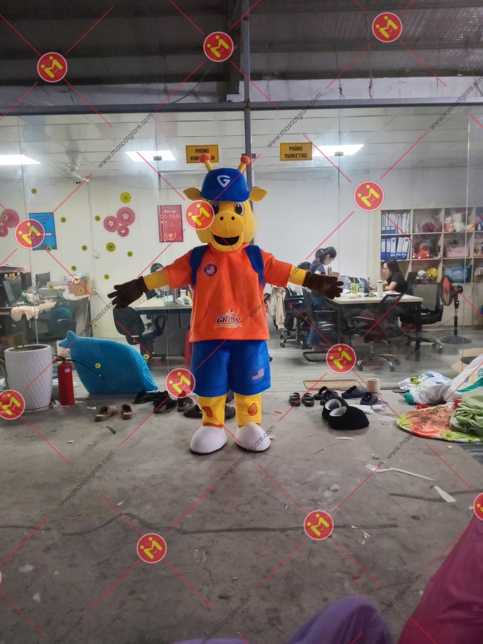 MASCOT HƯƠU CAO CỔ DỄ THƯƠNG 1 1792477382431 422436009245611682 3125888137437381919 dbe523265070676ad9a28550a03dc9fa